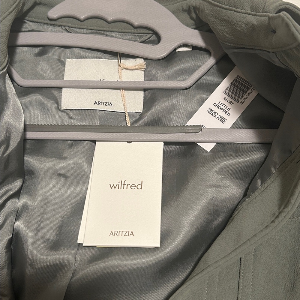 ✨NWT Aritzia Little Cropped Jacket Crepette perfect for fall - Picture 6 of 10